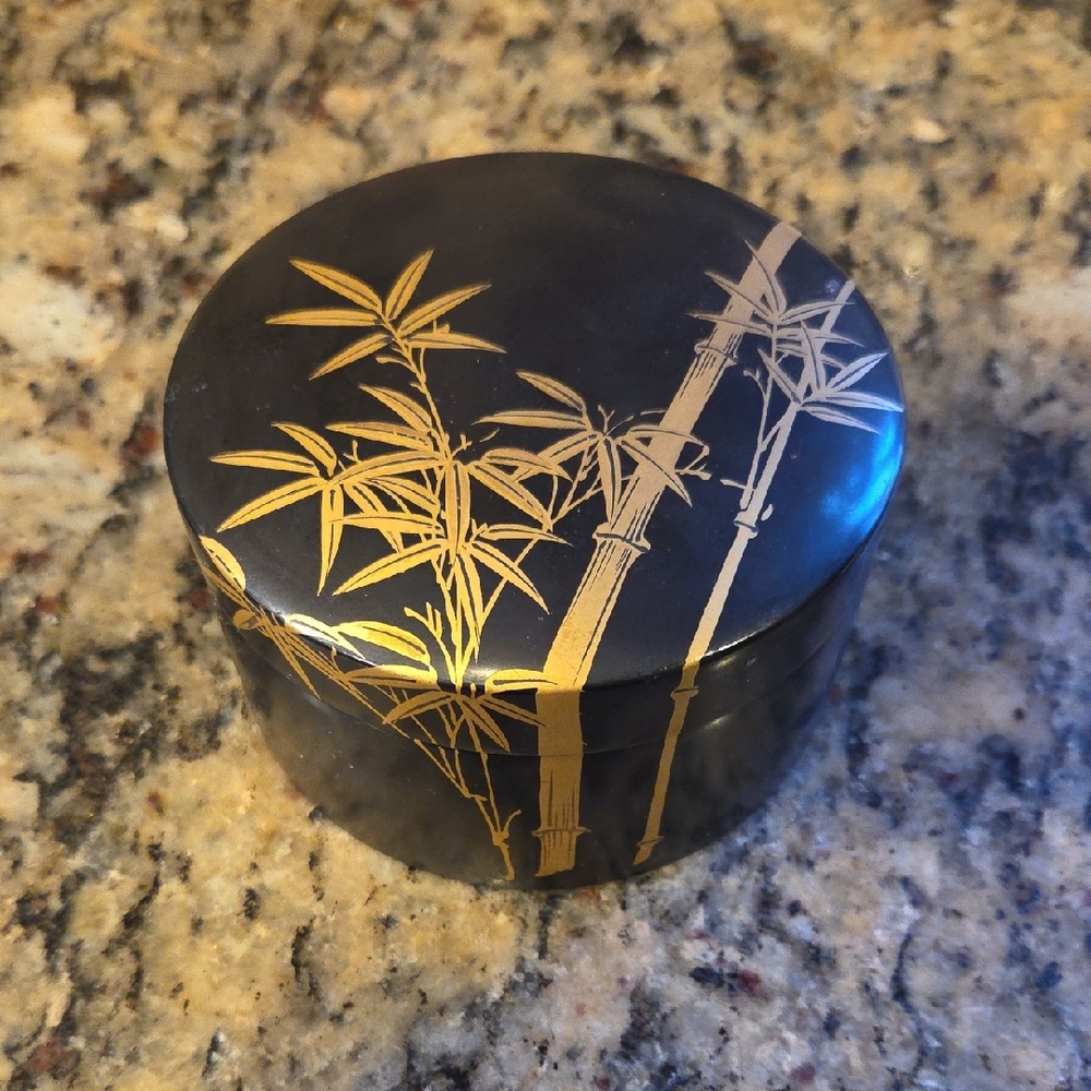 Black And Gold Bamboo Floral Soy Sauce Dishes - Picture 4 of 4